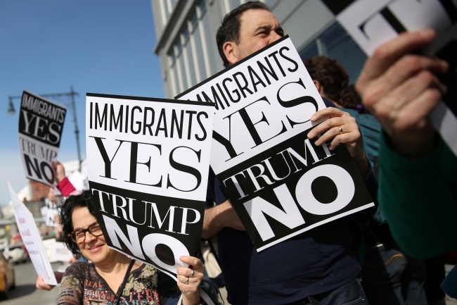 Trump 'evinde' protesto edildi